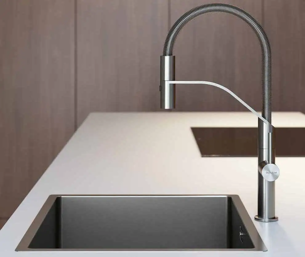Miscelatori da cucina Novo Inox di Guglielmi Rubinetterie: tutta la bellezza dell'acciaio inossidabile