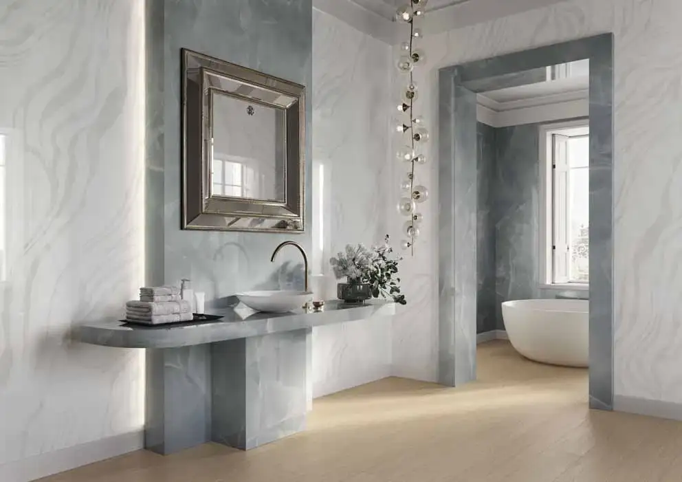 RAK Ceramics sigla una partnership con Roberto Cavalli per una linea esclusiva di superfici in gres porcellanato