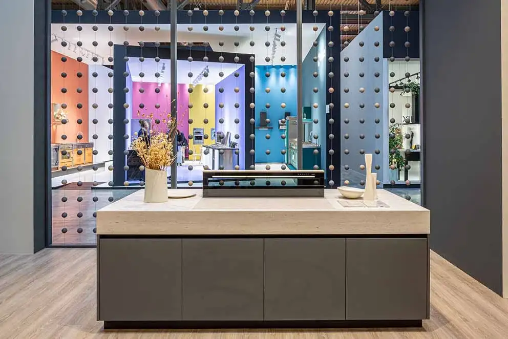 Sistemi di aspirazione Falmec a EuroCucina FTK 2026: soluzioni intelligenti che uniscono funzionalità e personalizzazione